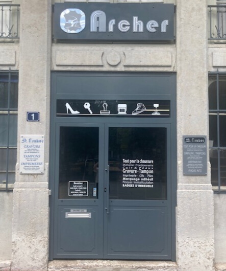 Devanture du magasin Archer SAS, 1 rue de Bonnel à Lyon